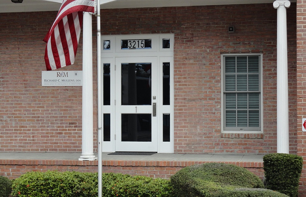 Outside view of Jacksonville Florida dental office